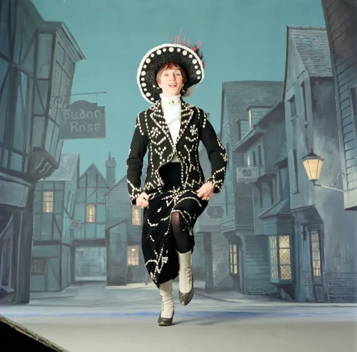 Framed Print : June Brown dressed as a Pearly Queen. 24th January 1995 Framed Print : June Brown dressed as a Pearly Queen. 24th January 1995