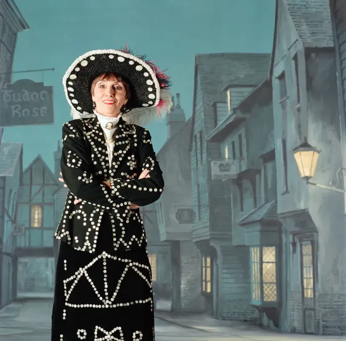 Framed Print : June Brown dressed as a Pearly Queen. 24th January 1995 Framed Print : June Brown dressed as a Pearly Queen. 24th January 1995