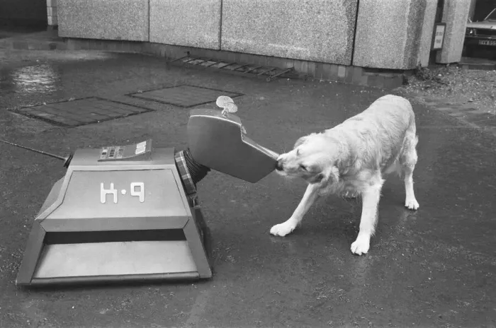 Framed Print : K9, the robot dog in the BBC TV series Dr Who, seen here meeting Robert the Spillers dog