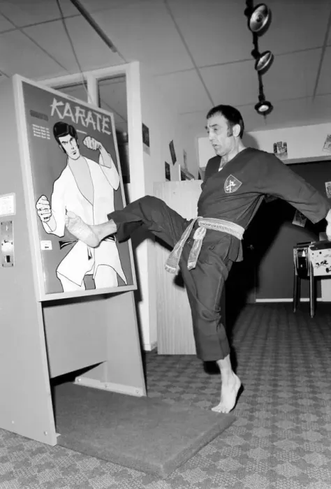 Framed Print : Karate Machine: Man / Machine / Unusual / Humour: Kung Fu man Baron Omidi tries out the new Framed Print : Karate Machine: Man / Machine / Unusual / Humour: Kung Fu man Baron Omidi tries out the new