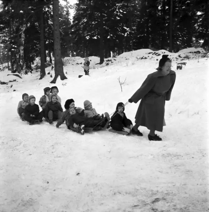 Framed Print : Kasin Eriksson, Swedish Childrens nurse seen here playing in the snow Framed Print : Kasin Eriksson, Swedish Childrens nurse seen here playing in the snow