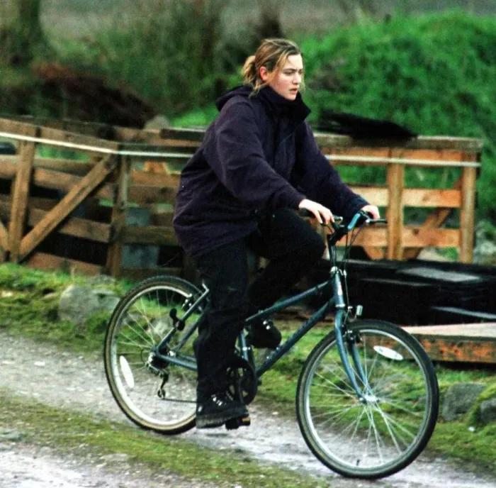 Framed Print : Kate Winslet actress Nov 1998 on honeymoon in the Scottish Highlands on the way back Framed Print : Kate Winslet actress Nov 1998 on honeymoon in the Scottish Highlands on the way back