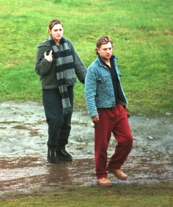 Framed Print : Kate Winslet and new husband Jim Threapleton Nov 1998 onn honeymoon in the Scottish Framed Print : Kate Winslet and new husband Jim Threapleton Nov 1998 onn honeymoon in the Scottish