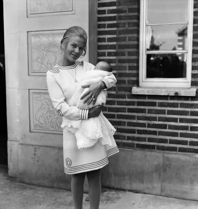 Framed Print : Katharine, Duchess of Kent leaving Kings College Hospital n Denmark Hill, London Framed Print : Katharine, Duchess of Kent leaving Kings College Hospital n Denmark Hill, London