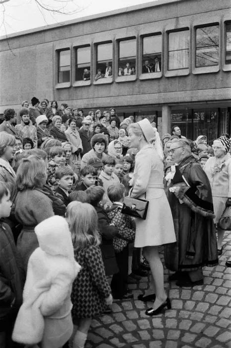 Framed Print : Katharine, Duchess of Kent, opens the new Civic Centre in Castleford, West Yorkshire Framed Print : Katharine, Duchess of Kent, opens the new Civic Centre in Castleford, West Yorkshire