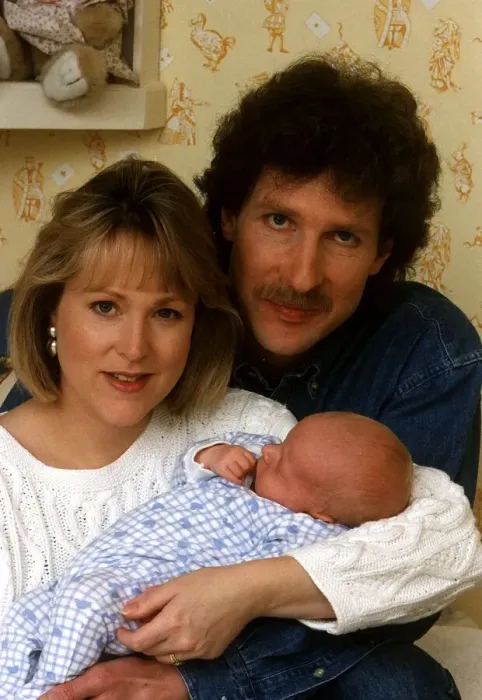 Framed Print : Kathryn Holloway TV Presenter With Husband Andy Watts And Baby Sam Framed Print : Kathryn Holloway TV Presenter With Husband Andy Watts And Baby Sam