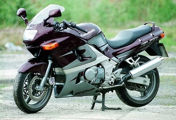 Kawasaki 600 ZZR motorcycle road record June 1998 motoring supplement purple