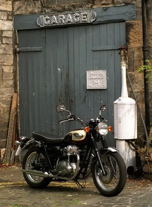 Framed Print : Kawasaki W650 Motorbike September 1999 outside garage Framed Print : Kawasaki W650 Motorbike September 1999 outside garage