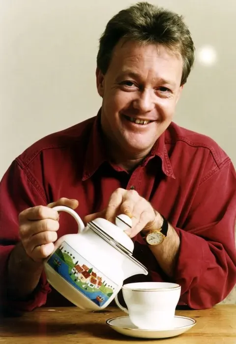 Framed Print : Keith Chegwin TV Presenter pouring a cup a tea Framed Print : Keith Chegwin TV Presenter pouring a cup a tea