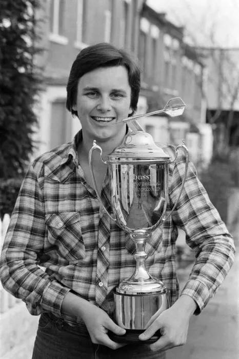 Framed Print : Keith Deller, the world champion darts player. 9th January 1983