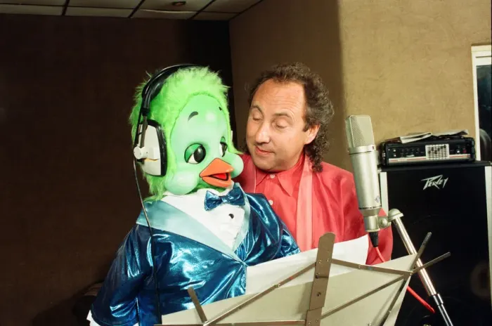 Framed Print : Keith Harris and Orville recording the Roy Castle record. 31st August 1994 Framed Print : Keith Harris and Orville recording the Roy Castle record. 31st August 1994