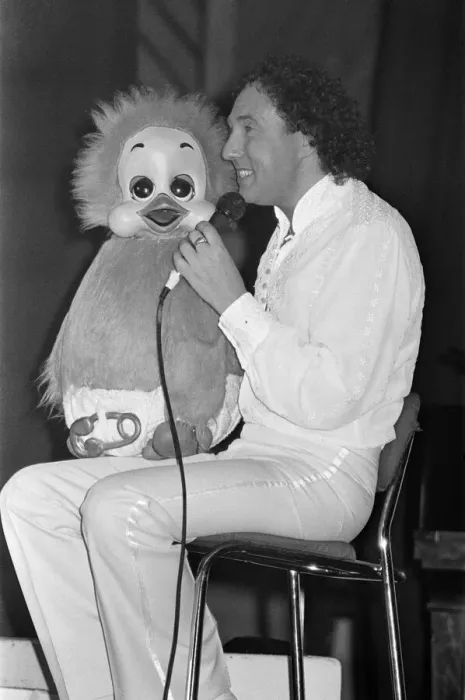 Framed Print : Keith Harris, ventriloquist and dummy, Orville the Duck, 8th June 1983 Framed Print : Keith Harris, ventriloquist and dummy, Orville the Duck, 8th June 1983