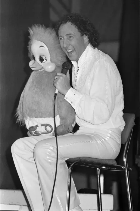 Framed Print : Keith Harris, ventriloquist and dummy, Orville the Duck, 8th June 1983 Framed Print : Keith Harris, ventriloquist and dummy, Orville the Duck, 8th June 1983