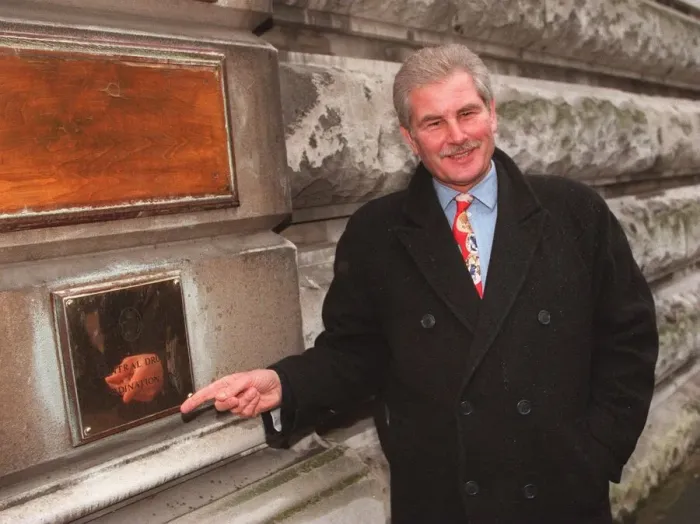 Framed Print : Keith Hellawell UK Anti Drugs Co Ordinator January 1998 Keith Hellawell arrives