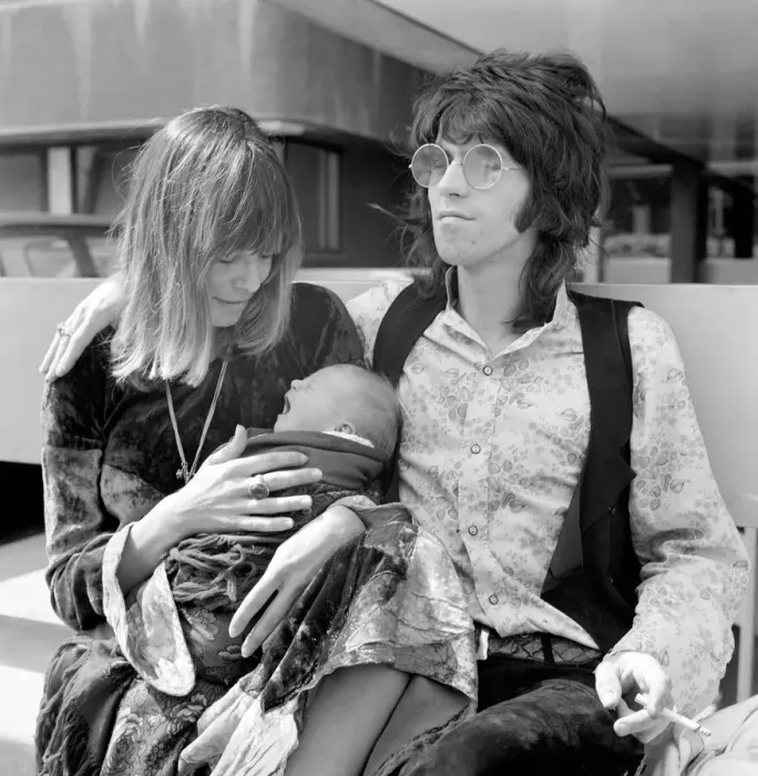 Framed Print : Keith Richard of the Rolling Stones at Kings College Hospital on 18 August 1969 to Framed Print : Keith Richard of the Rolling Stones at Kings College Hospital on 18 August 1969 to