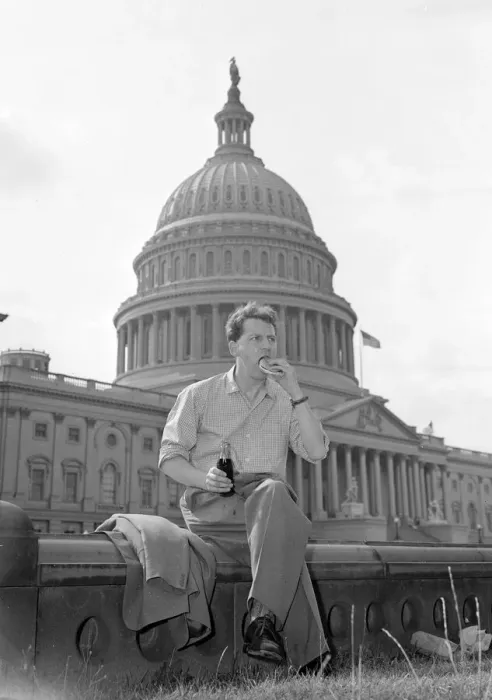 Framed Print : Keith Waterhouse Daily Mirror Newspaper Columnist, outside Capitol Hill in Washington DC Framed Print : Keith Waterhouse Daily Mirror Newspaper Columnist, outside Capitol Hill in Washington DC