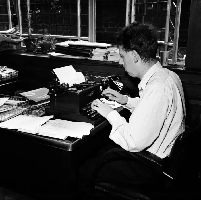 Framed Print : Keith Waterhouse Daily Mirror Newspaper Columnist, pictured at his desk July 1957