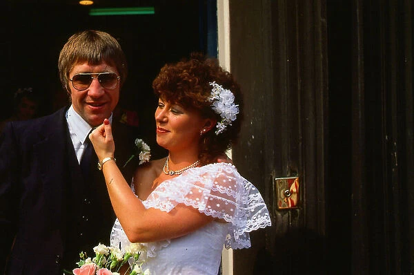 Ken Buchanan boxer 1983 Wedding married to Eileen Buchanan punching jaw second wife