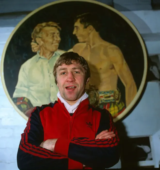 Framed Print : Ken Buchanan boxer December 1981 Arms folded portarit mural on wall Framed Print : Ken Buchanan boxer December 1981 Arms folded portarit mural on wall