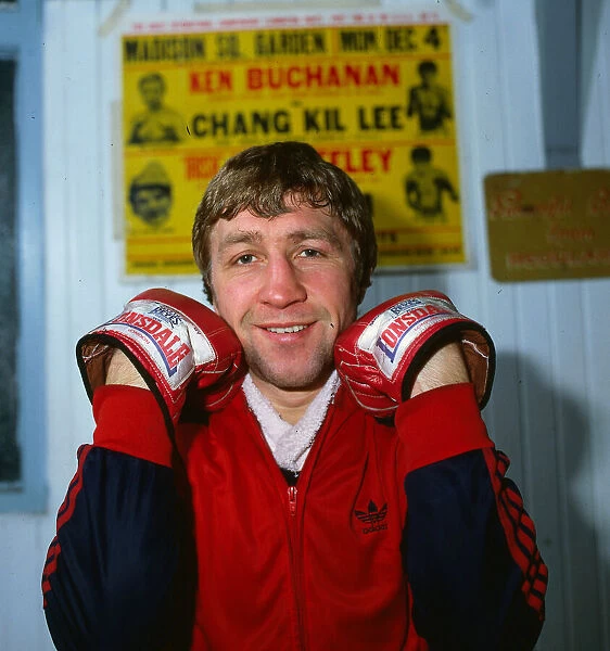 Ken Buchanan boxer December 1981 Lonsdale boxing gloves