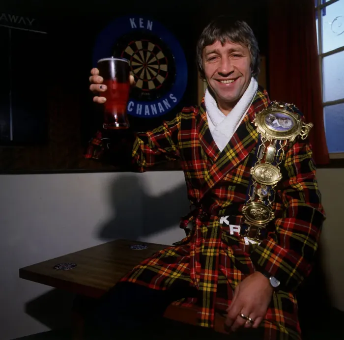 Framed Print : Ken Buchanan boxer at his pub November 1986 Framed Print : Ken Buchanan boxer at his pub November 1986