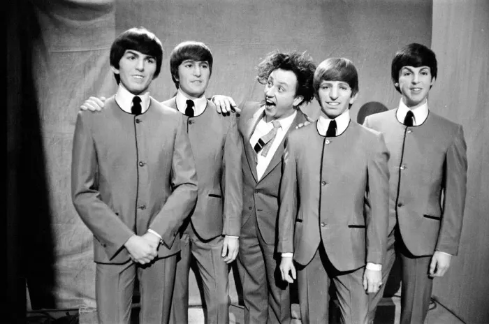 Framed Print : Ken Dodd (centre) posing with Madame Tussauds figures of The Beatles Framed Print : Ken Dodd (centre) posing with Madame Tussauds figures of The Beatles