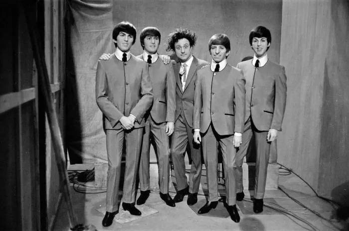 Framed Print : Ken Dodd (centre) posing with Madame Tussauds figures of The Beatles Framed Print : Ken Dodd (centre) posing with Madame Tussauds figures of The Beatles