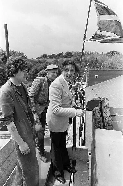 Ken Dodd at Clatterbridge Hospital, Birkenhead. 23rd May 1979