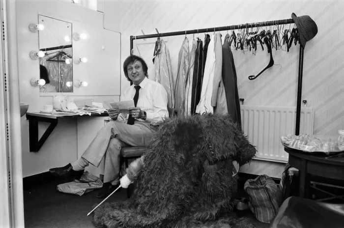 Framed Print : Ken Dodd in dressing room number 1 at Southport Theatre. 3rd September 1989 Framed Print : Ken Dodd in dressing room number 1 at Southport Theatre. 3rd September 1989