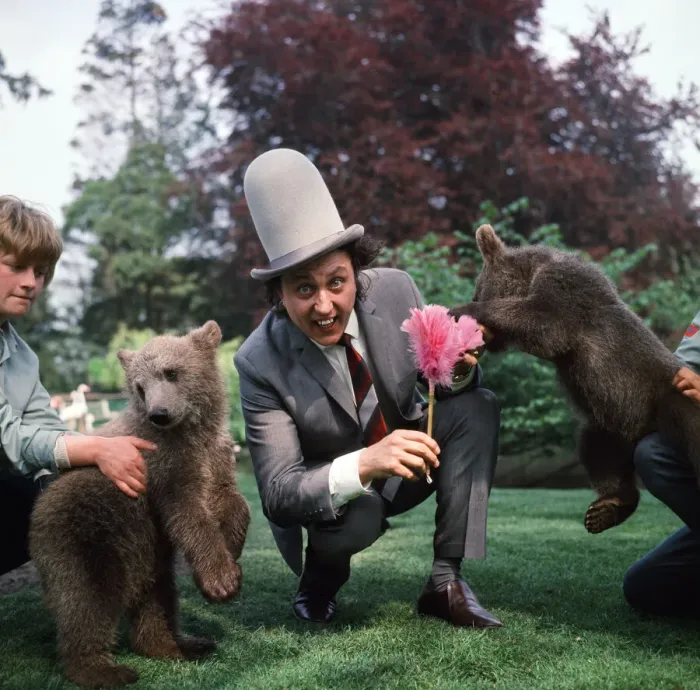 Framed Print : Ken Dodd visits Diddy and Doddy, two four-month-old bears at Flamingo Park Zoo