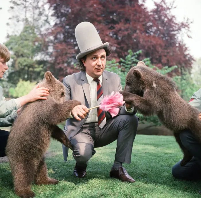 Framed Print : Ken Dodd visits Diddy and Doddy, two four-month-old bears at Flamingo Park Zoo Framed Print : Ken Dodd visits Diddy and Doddy, two four-month-old bears at Flamingo Park Zoo