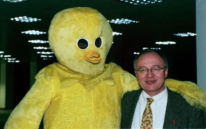 Framed Print : Ken Livingstone at canary wharf jog awards Nov 1999 Ken Livingstone with Canary
