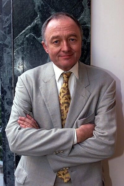 Ken Livingstone Labour MP November 1999 poses exclusively for The Mirror with