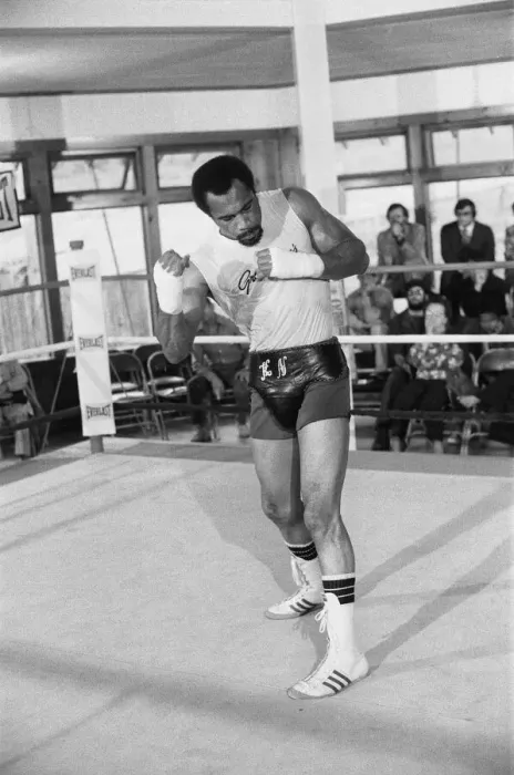 Framed Print : Ken Norton training at the Solar Gym ahead of his third title fight with Muhammad Ali Framed Print : Ken Norton training at the Solar Gym ahead of his third title fight with Muhammad Ali