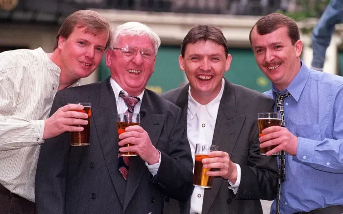 Framed Print : Ken White who won more than six million pounds on the National Lottery with his sons Framed Print : Ken White who won more than six million pounds on the National Lottery with his sons