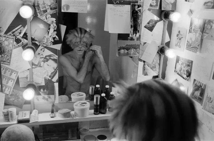 Framed Print : Kenn Wells, dancer who plays the character Skimbleshanks in West End show Cats