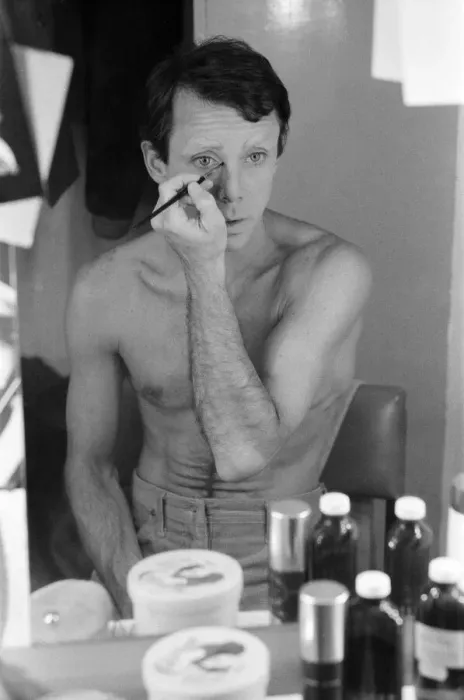 Framed Print : Kenn Wells, dancer who plays the character Skimbleshanks in West End show Cats