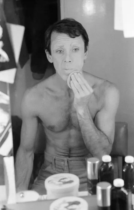 Framed Print : Kenn Wells, dancer who plays the character Skimbleshanks in West End show Cats