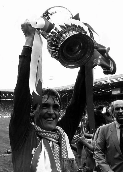 Kenny Dalglish of Liverpool with FA Cup 1986