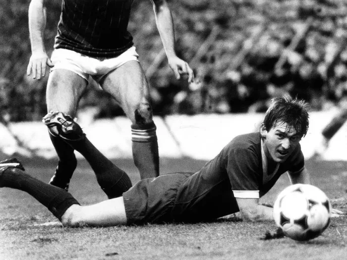 Framed Print : Kenny Dalglish watches his header go wide of the goal post during the Liverpool v Ipswich Framed Print : Kenny Dalglish watches his header go wide of the goal post during the Liverpool v Ipswich