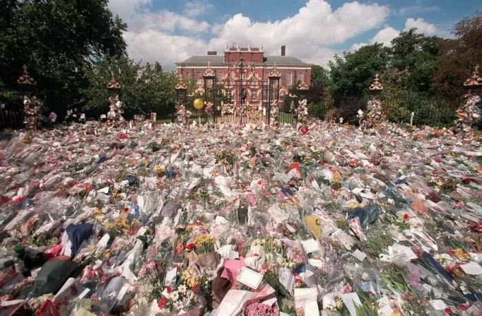 Framed Print : Kensington Palace Floral Tributes to Princess Diana Princess Diana