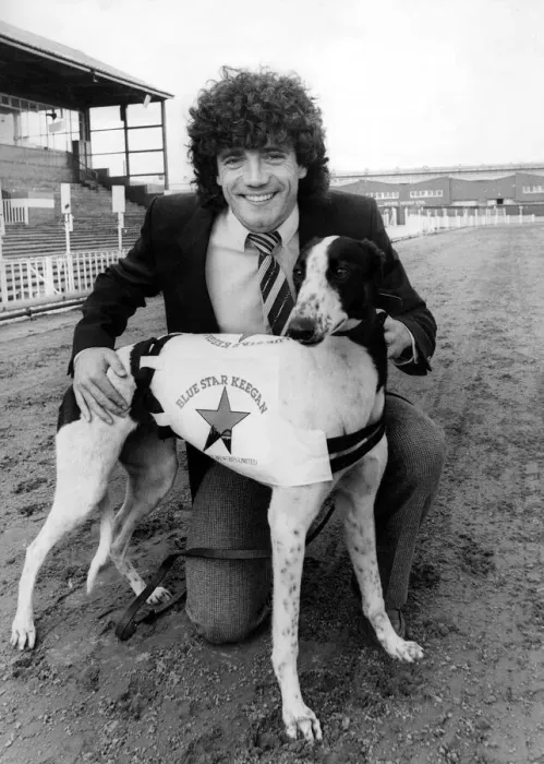 Framed Print : Kevin Keegan with the greyhound named after him Blue Star keegan. Circa 1983