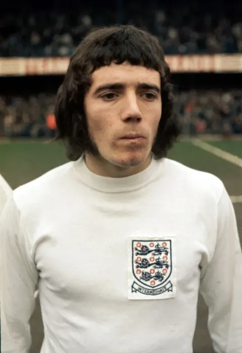 Framed Print : Kevin Keegan lines up before the start of the England v Scotland Under 23 International