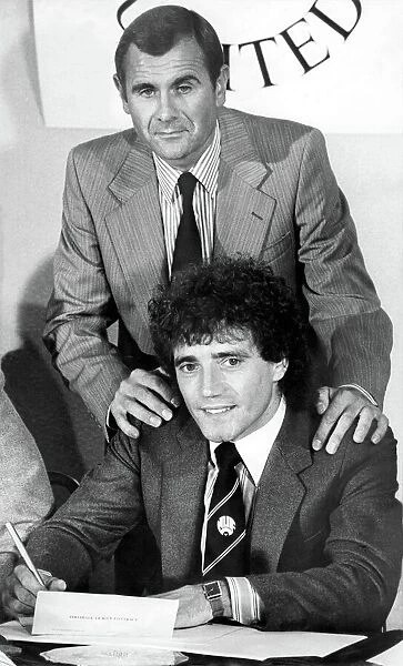 Kevin Keegan signs for Newcastle United watch by manager Arthur Cox