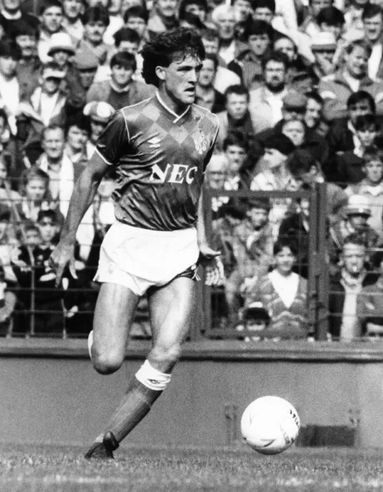 Framed Print : Kevin Langley Everton Football player in action at Goodison Park September 1986 Framed Print : Kevin Langley Everton Football player in action at Goodison Park September 1986