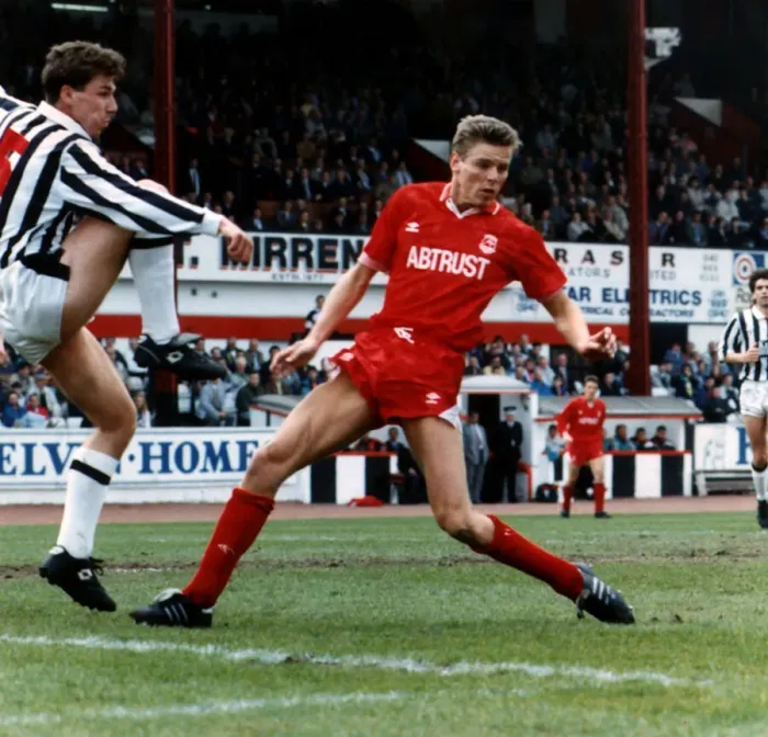 Framed Print : Kevin McGowne football player for St Mirren defends goal from Willem van der Ark of