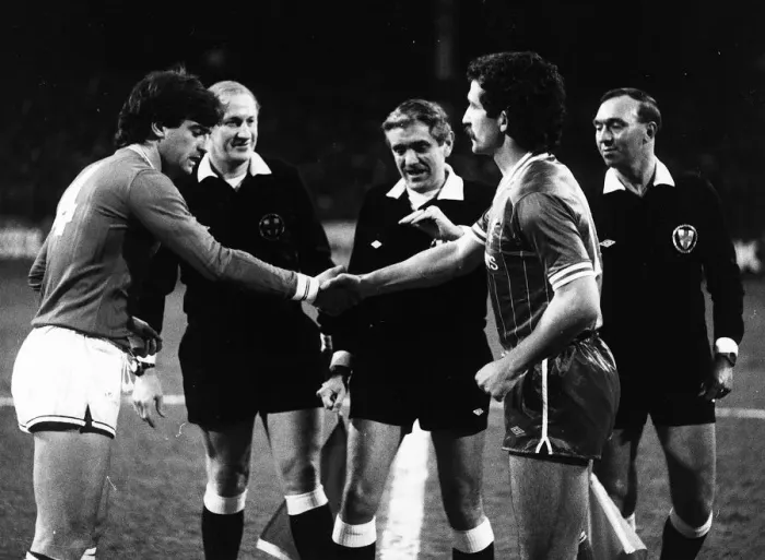 Framed Print : Kevin Ratcliffe of Everton Graeme Souness Liverpool 1984 shake hands