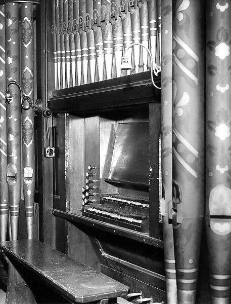 The keyboard and pipes of the organ in the Banqueting Hall, Jesmond Dene in October 1962