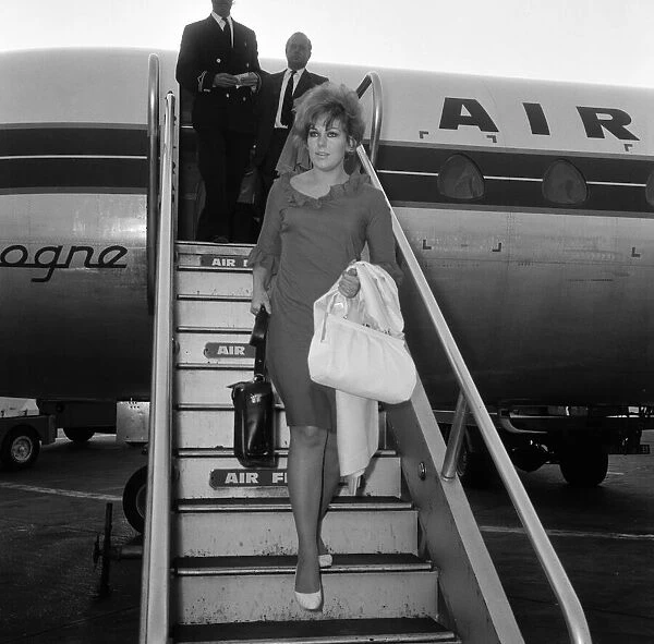 Kim Novak arrives at LAP on her return to this country from America. 13th August 1965