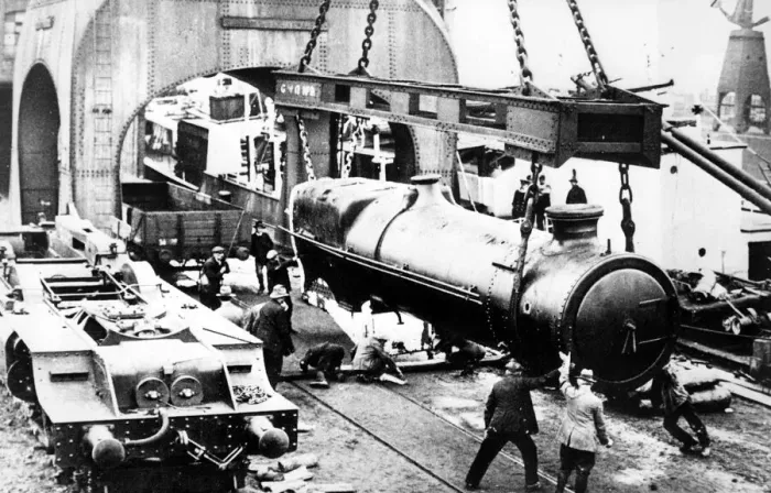 Framed Print : King George V locomotive arrives home in 1950 after its historic trip to America in 1927